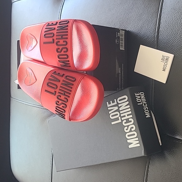 New in box Moschino red sandals size 8 - Picture 1 of 5